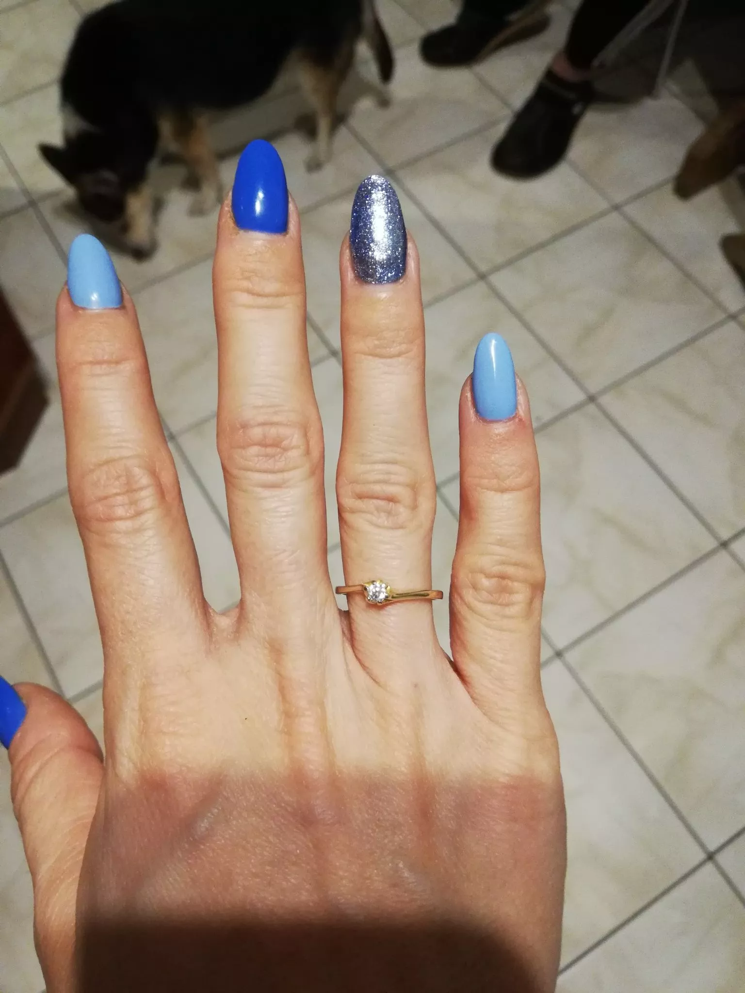 Piękny pierścionek artystki disco polo